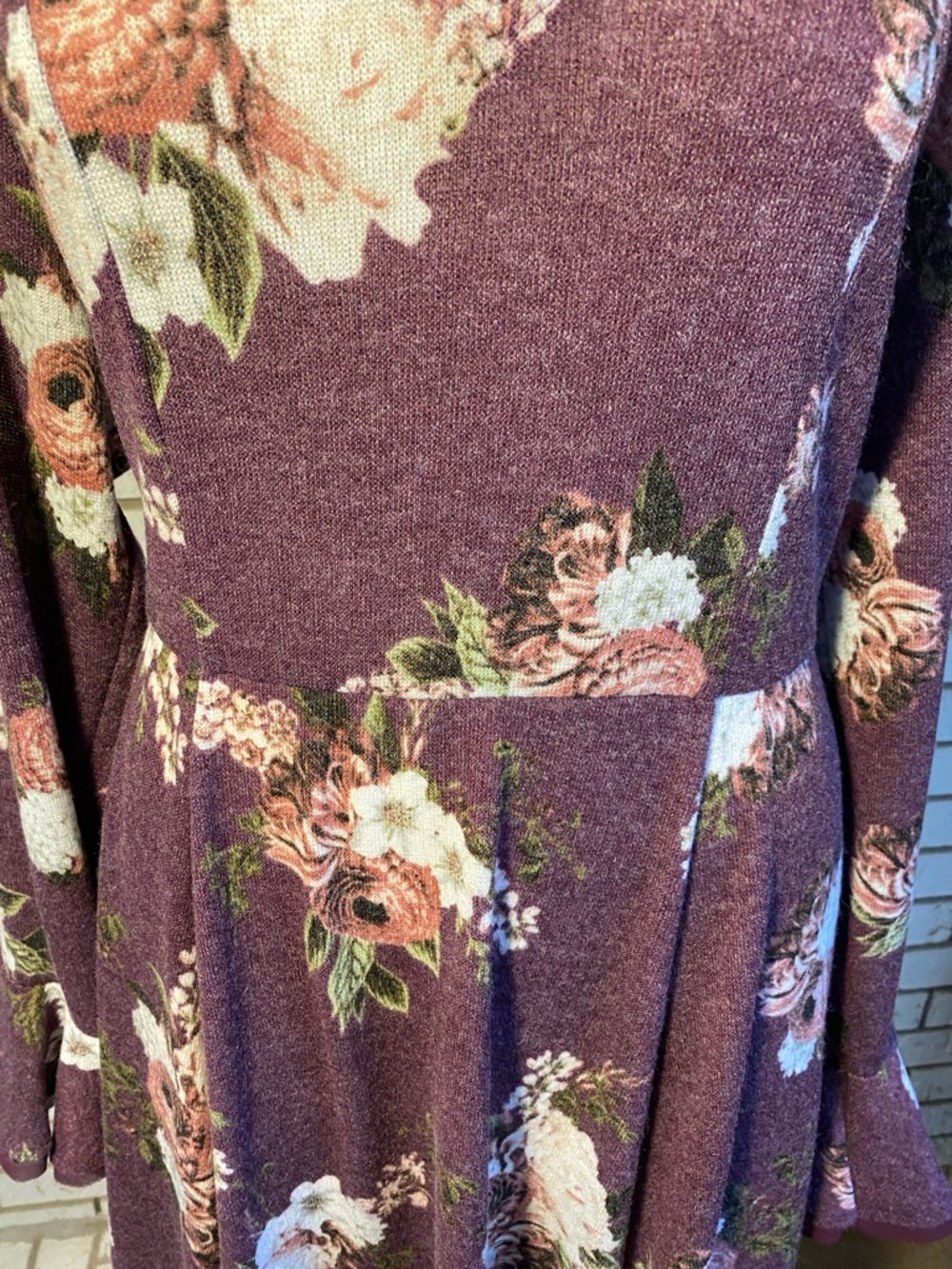 Women’s Plum Floral V-Neck Dress - Picture 3 of 8